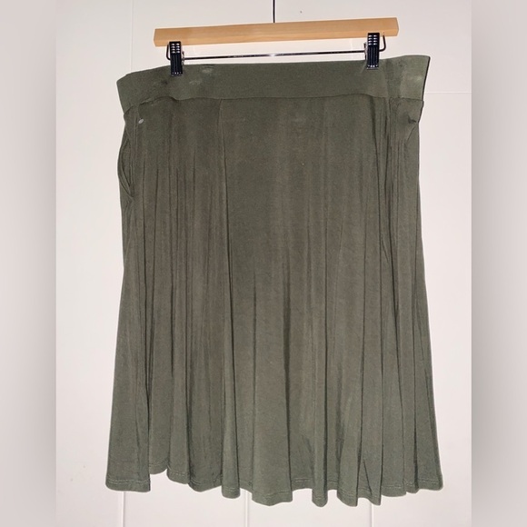 Torrid Super Body Hugging Soft‎ Button Mini Skirt Stretch Pleated Flowy Women 2X - Picture 7 of 8